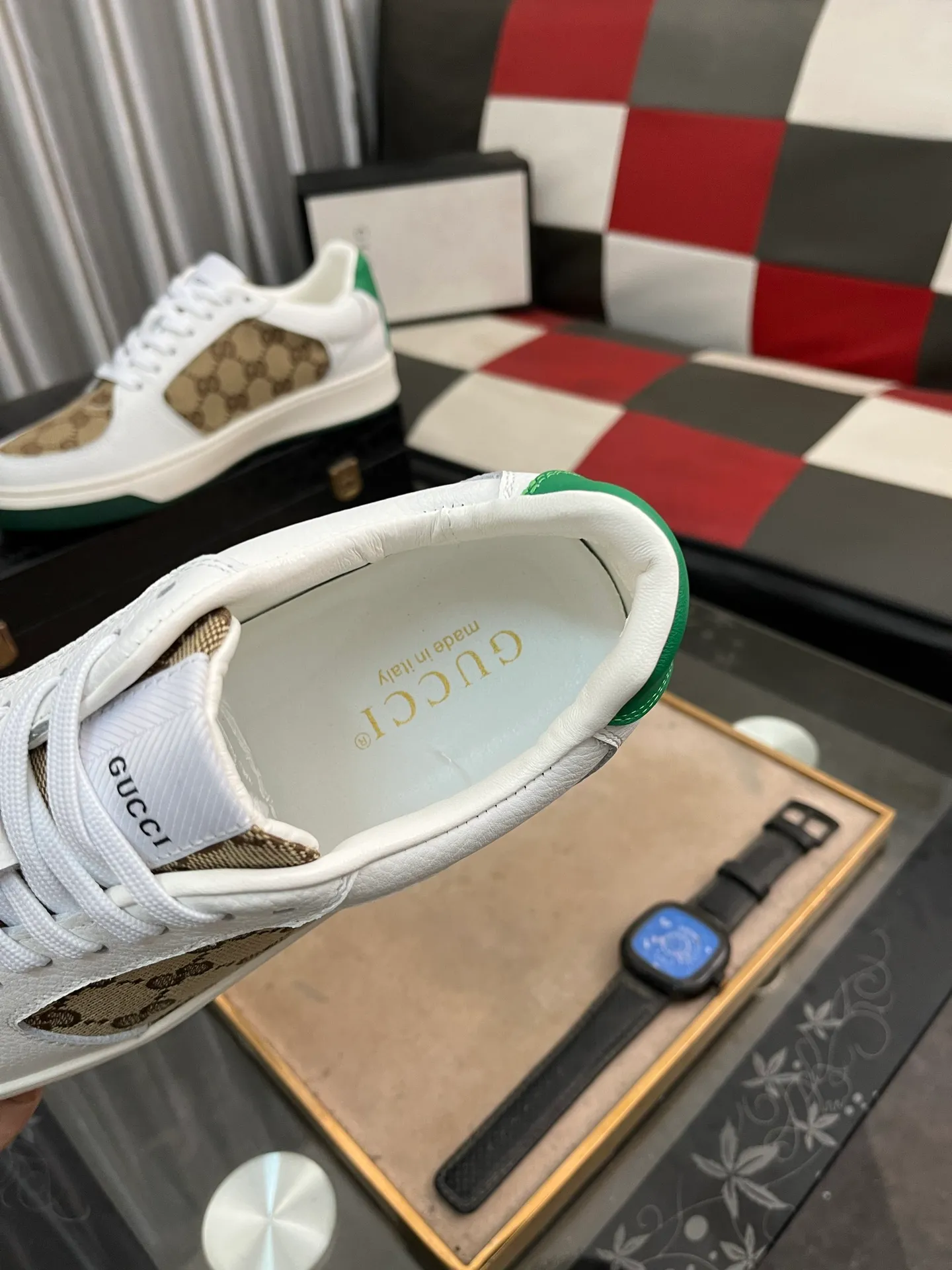 Men's shoes💰420⌚️⌚️[GUCCI] Gucci men's casual shoes are absolutely popular🔥The ultimate matching item for trendy men! The charm of super texture is unstoppable. This is the main recommendation. The upper is made of high-quality cowhide, with pig lining feet and wear-resistant rubber sole. It is noble and elegant! Extremely comfortable🎁🎁You can be as handsome as you want💪 Available in sizes 38-44 and 3️⃣colors